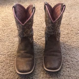 Ariat cowgirl boots. Size 2.